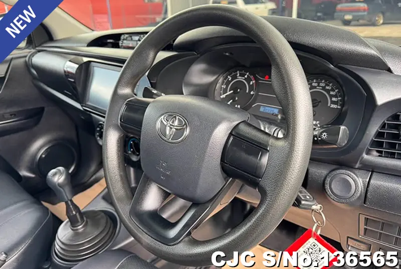 Toyota Hilux in White for Sale Image 10