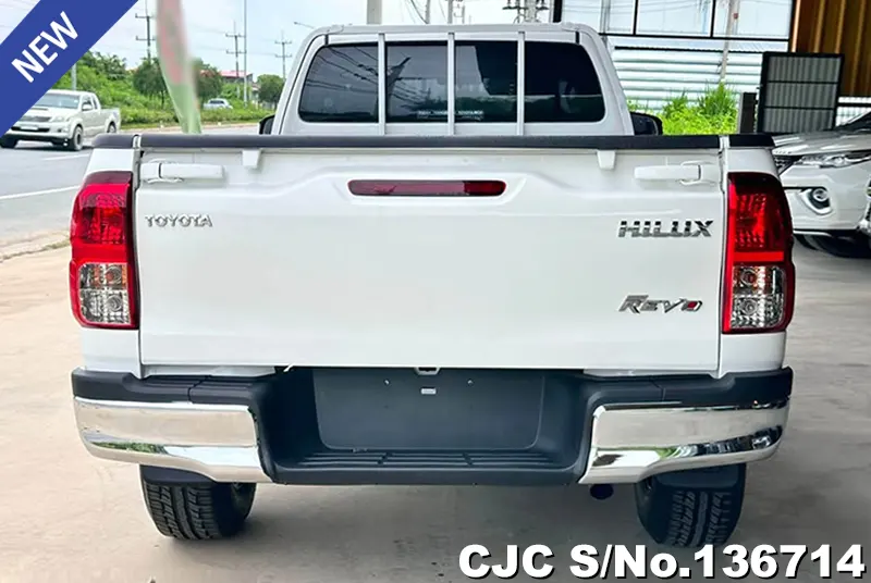 Toyota Hilux in White for Sale Image 3