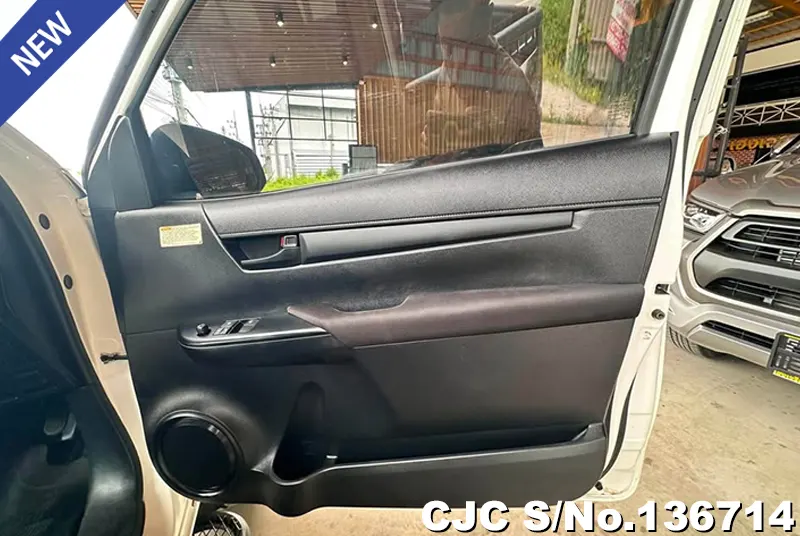Toyota Hilux in White for Sale Image 9