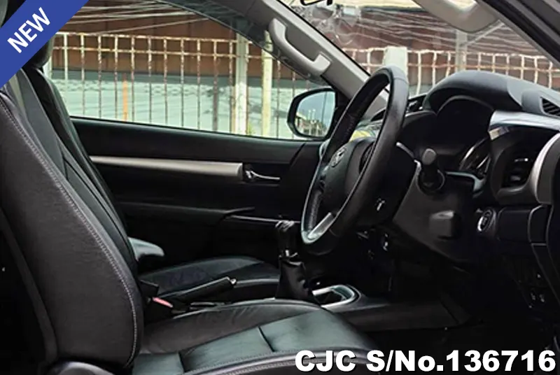 Toyota Hilux in Gray for Sale Image 3