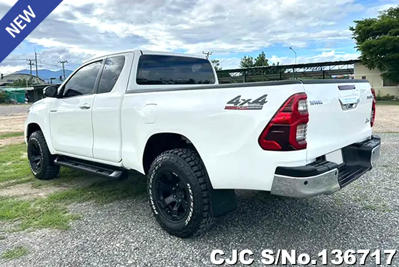 Toyota Hilux in White for Sale Image 1
