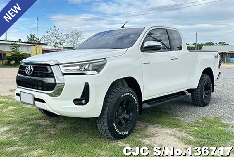 Toyota Hilux in White for Sale Image 3