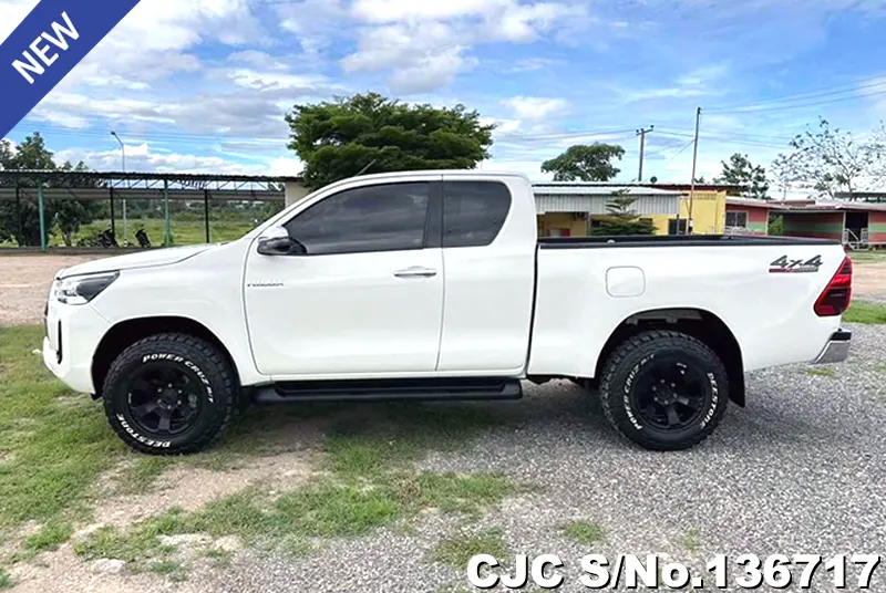 Toyota Hilux in White for Sale Image 7