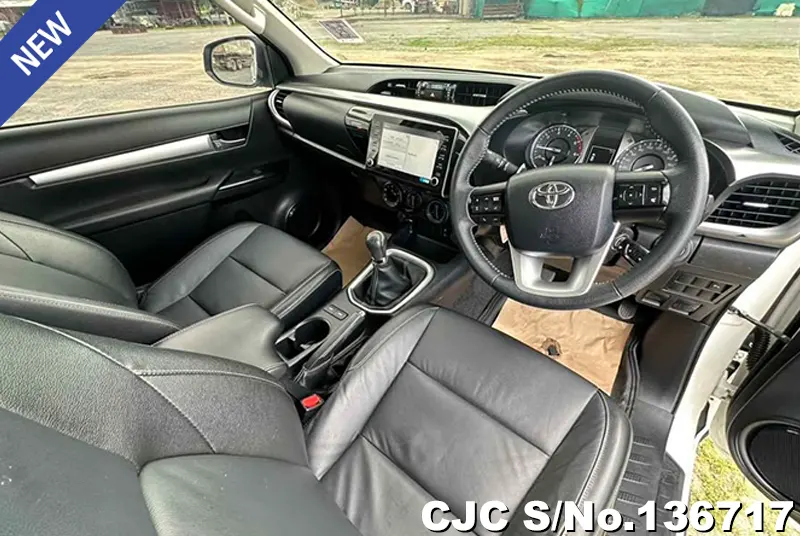 Toyota Hilux in White for Sale Image 8