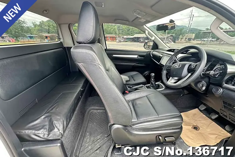 Toyota Hilux in White for Sale Image 9
