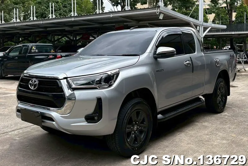 Toyota Hilux in Silver for Sale Image 3