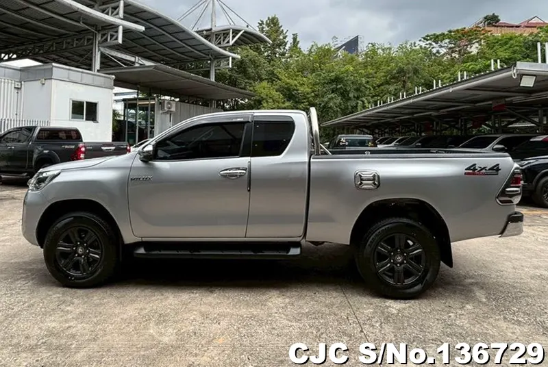 Toyota Hilux in Silver for Sale Image 4