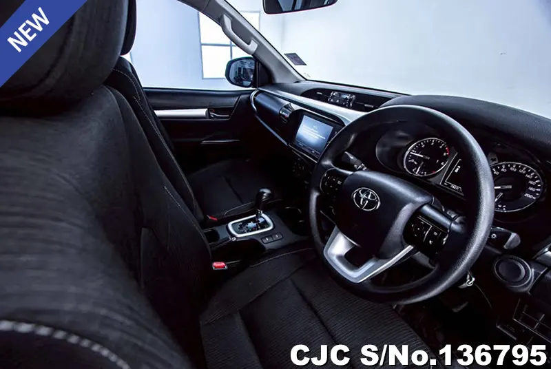Toyota Hilux in Gray for Sale Image 7