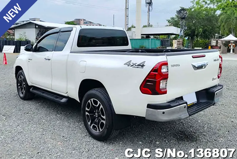 Toyota Hilux in White for Sale Image 1