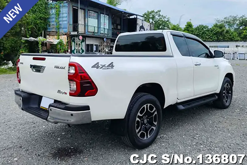 Toyota Hilux in White for Sale Image 2