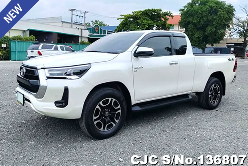 Toyota Hilux in White for Sale Image 3