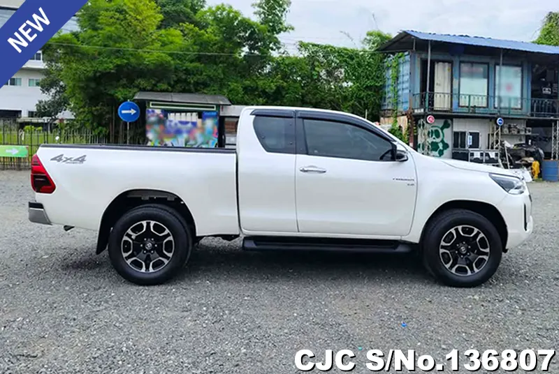 Toyota Hilux in White for Sale Image 4