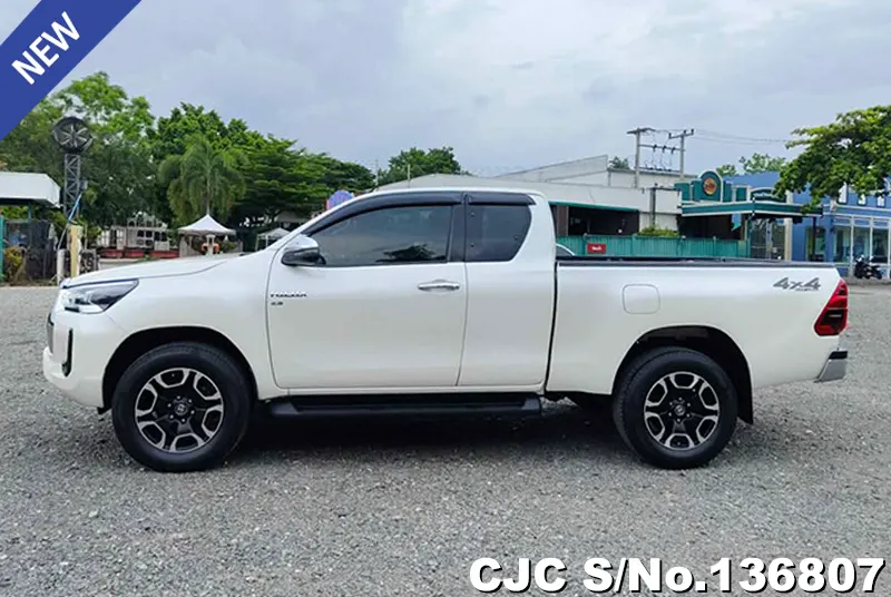 Toyota Hilux in White for Sale Image 5