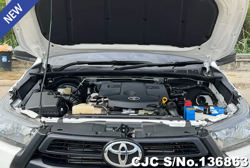 Toyota Hilux in White for Sale Image 10