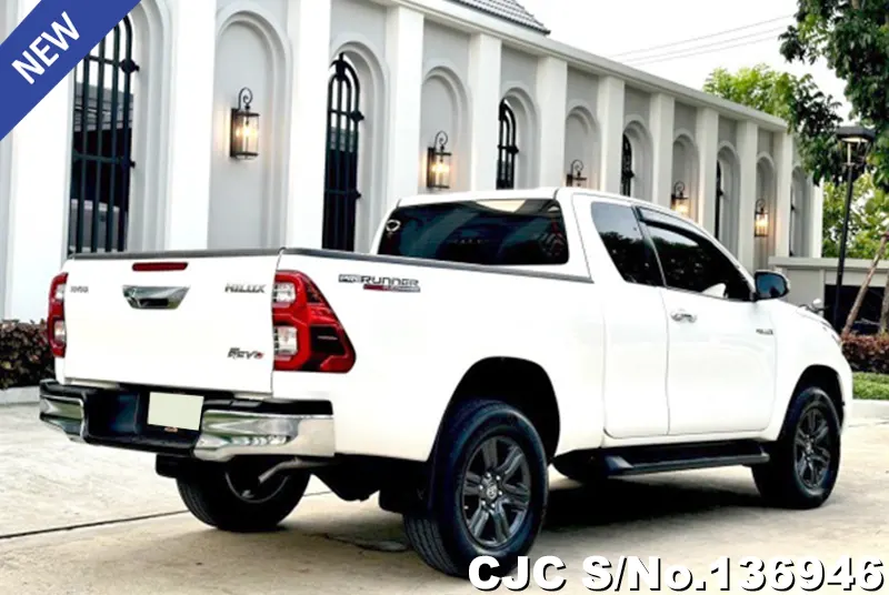 Toyota Hilux in White for Sale Image 1