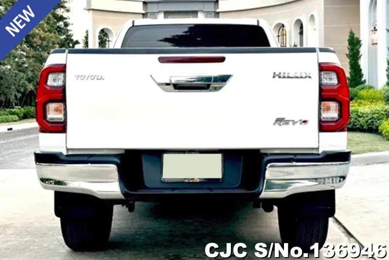 Toyota Hilux in White for Sale Image 3