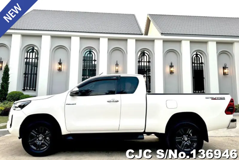 Toyota Hilux in White for Sale Image 4