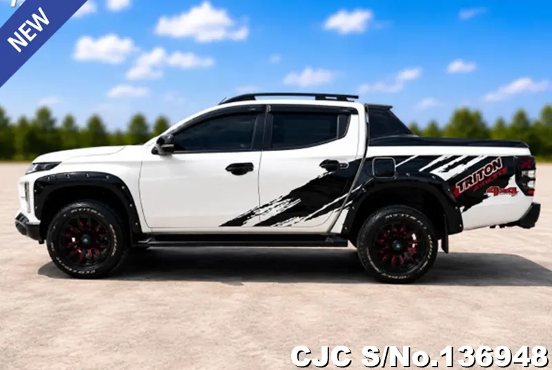 Mitsubishi Triton in White for Sale Image 7
