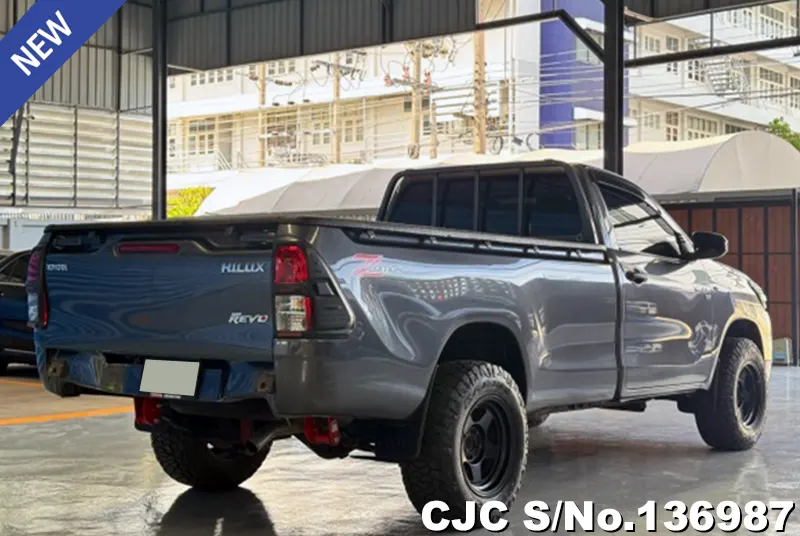 Toyota Hilux in Gray for Sale Image 2