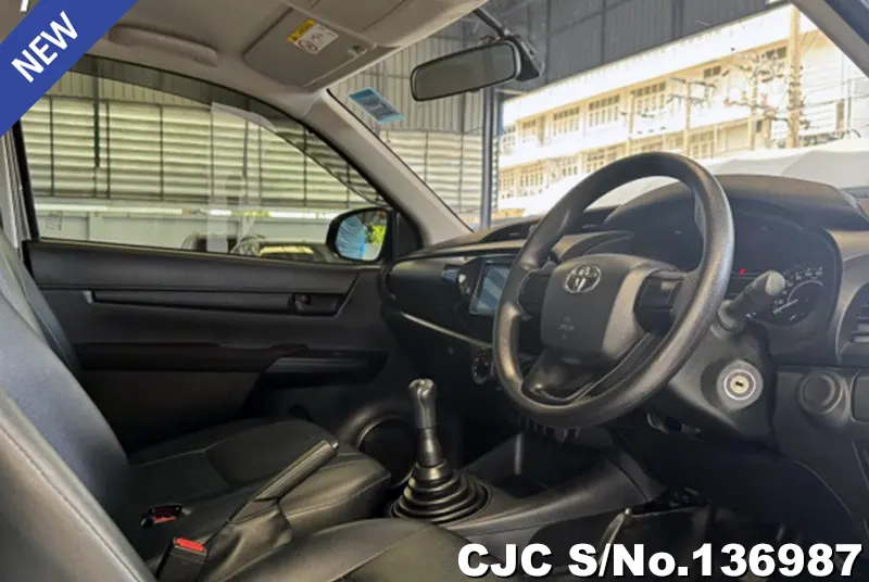 Toyota Hilux in Gray for Sale Image 5