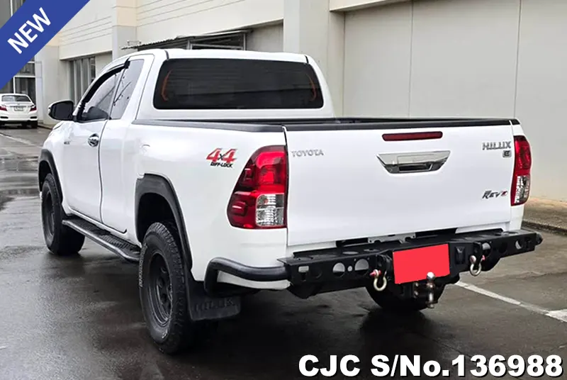 Toyota Hilux in White for Sale Image 1