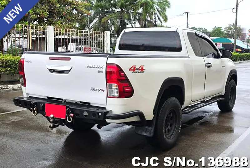 Toyota Hilux in White for Sale Image 2