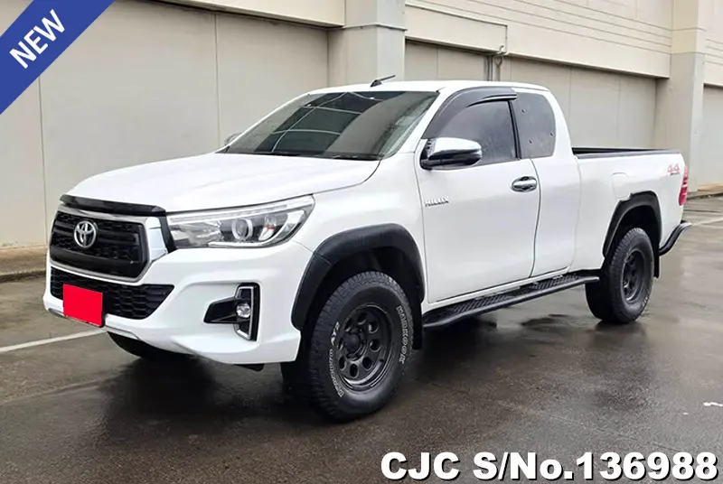 Toyota Hilux in White for Sale Image 3