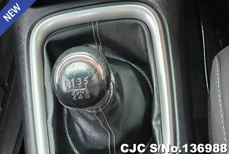 Toyota Hilux in White for Sale Image 8
