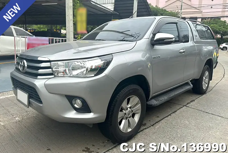 Toyota Hilux in Silver for Sale Image 2
