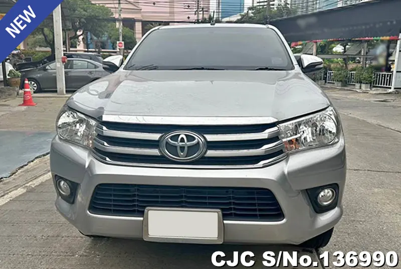 Toyota Hilux in Silver for Sale Image 3