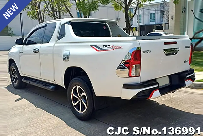 Toyota Hilux in White for Sale Image 1