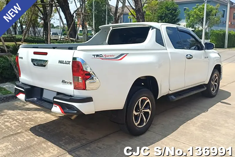 Toyota Hilux in White for Sale Image 2