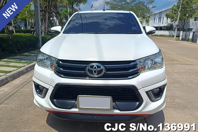 Toyota Hilux in White for Sale Image 4