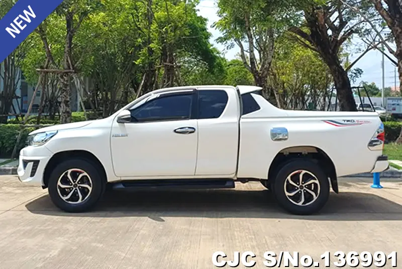 Toyota Hilux in White for Sale Image 6