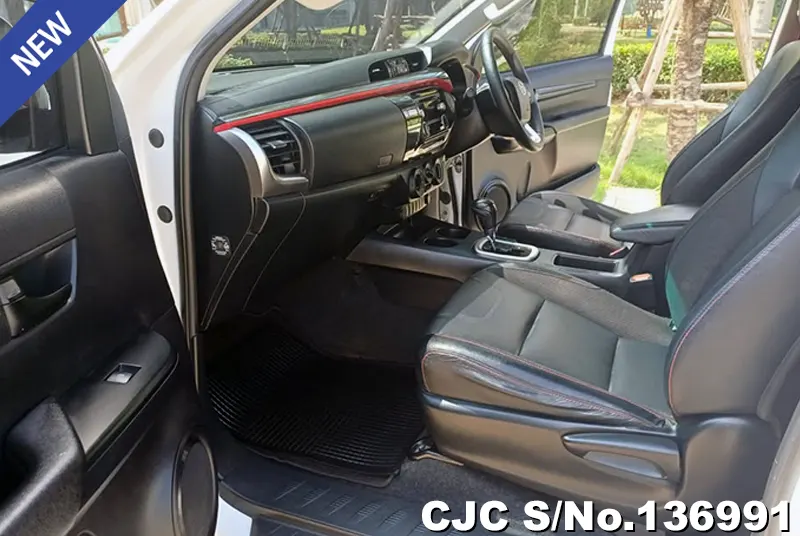Toyota Hilux in White for Sale Image 10