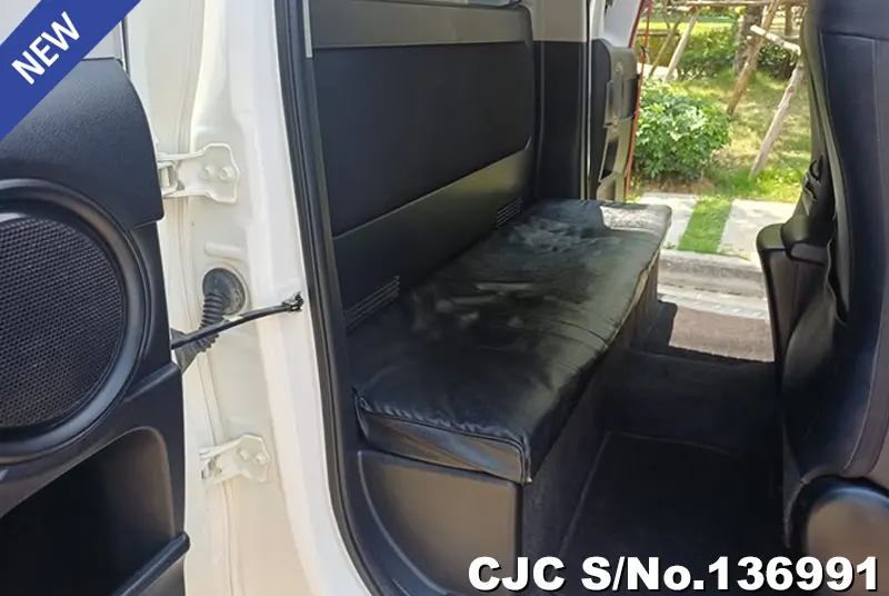 Toyota Hilux in White for Sale Image 12