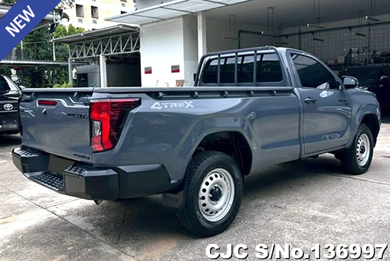 Toyota Hilux in Gray for Sale Image 2