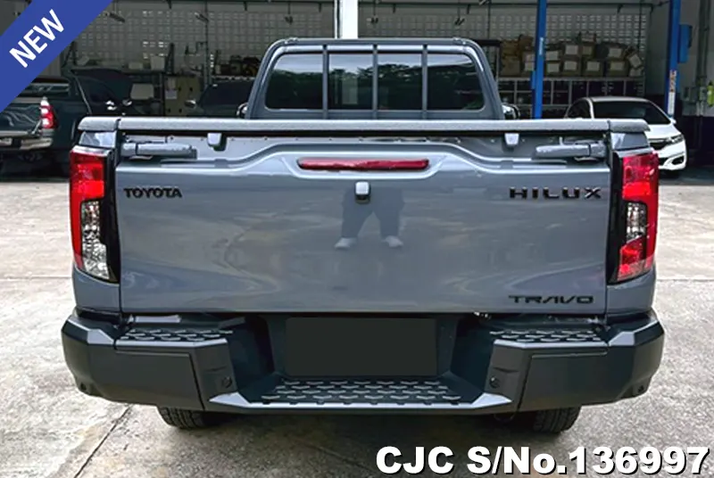 Toyota Hilux in Gray for Sale Image 5