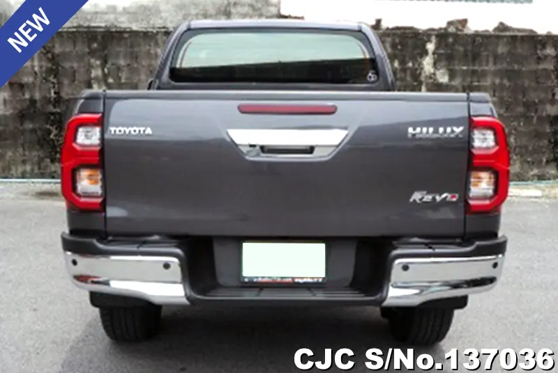 Toyota Hilux in Gray for Sale Image 5