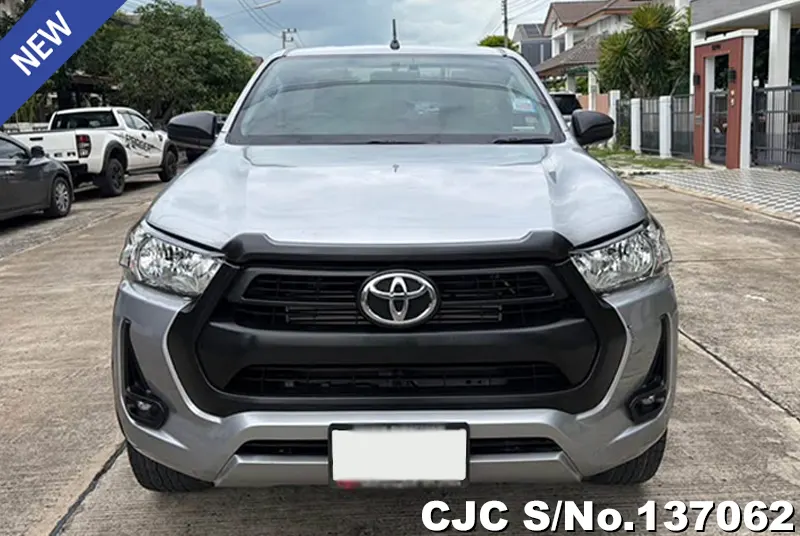 Toyota Hilux in Silver for Sale Image 3