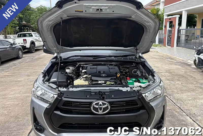 Toyota Hilux in Silver for Sale Image 9