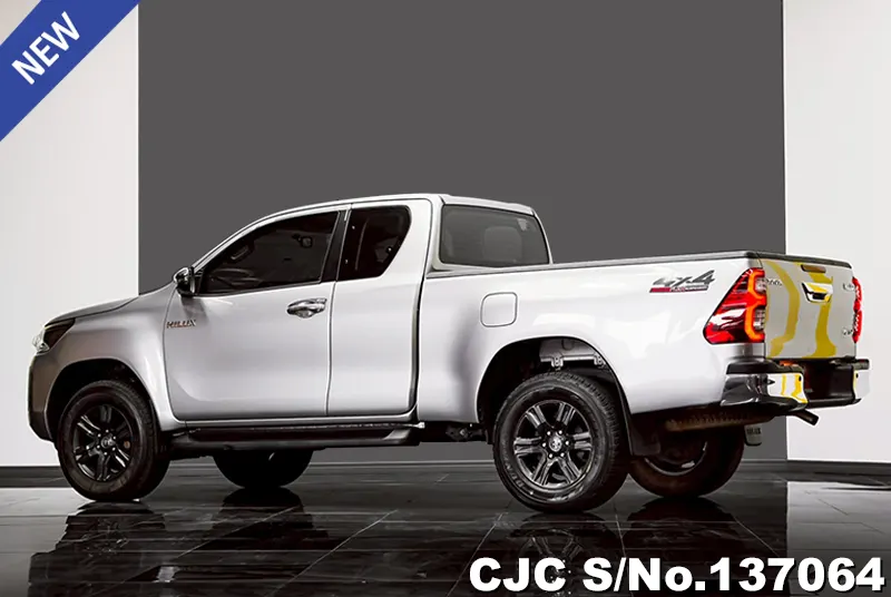 Toyota Hilux in Silver for Sale Image 1