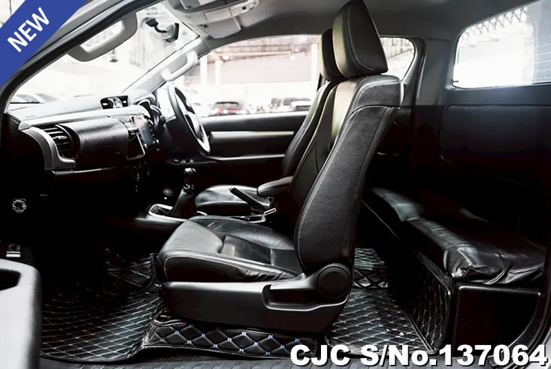 Toyota Hilux in Silver for Sale Image 16