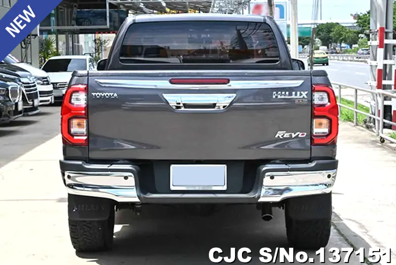 Toyota Hilux in Gray for Sale Image 5