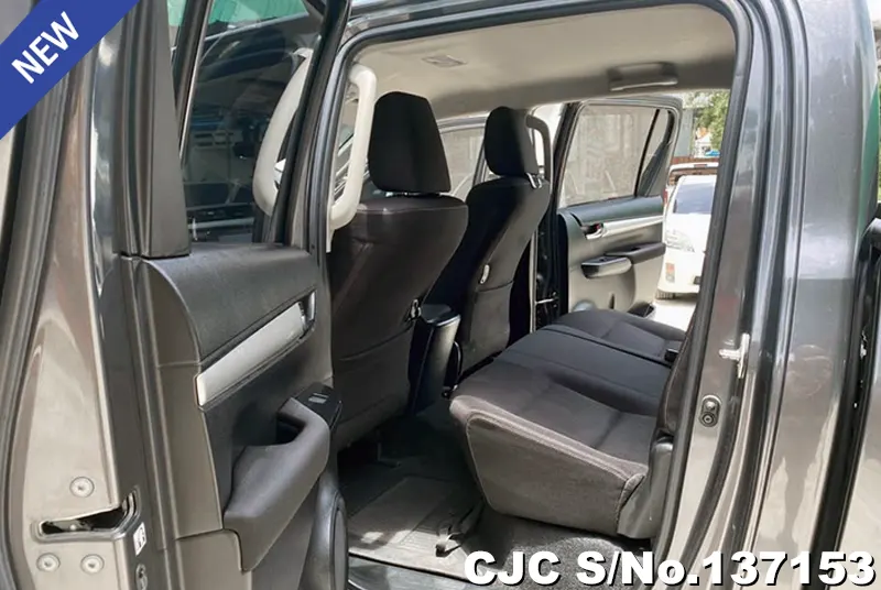 Toyota Hilux in Gray for Sale Image 10