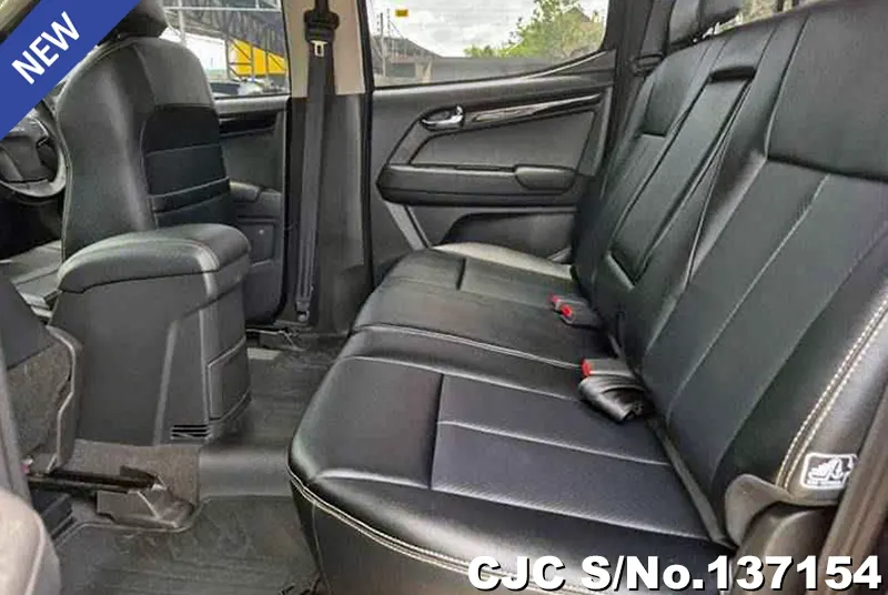 Isuzu D-Max in Black for Sale Image 9