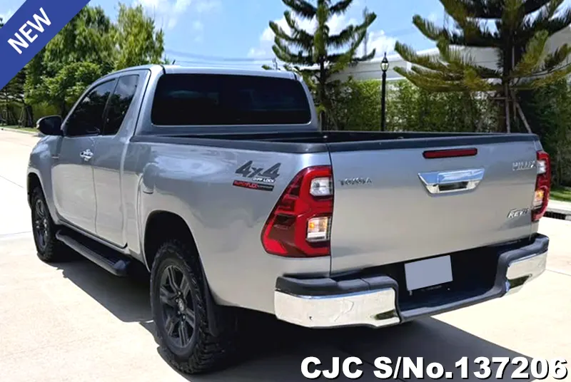 Toyota Hilux in Gray for Sale Image 1