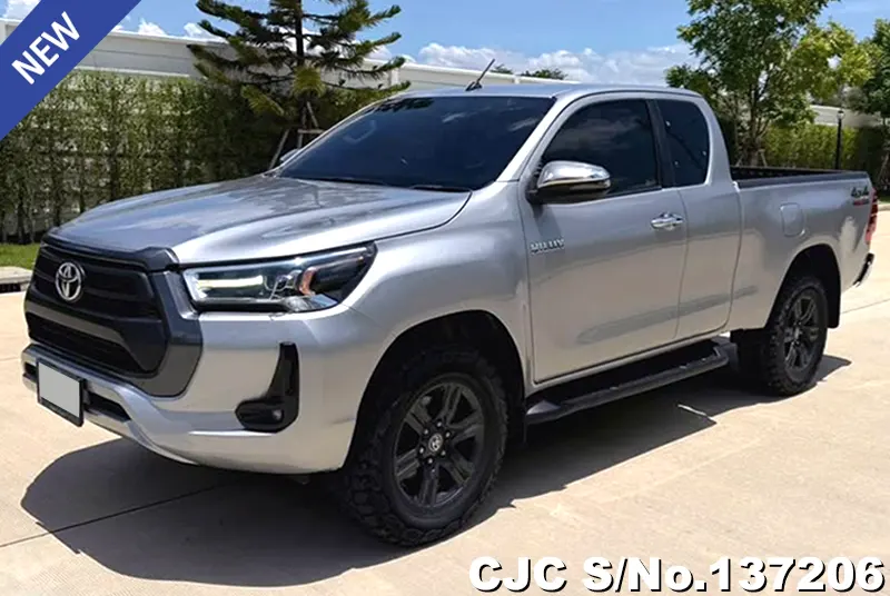 Toyota Hilux in Gray for Sale Image 2