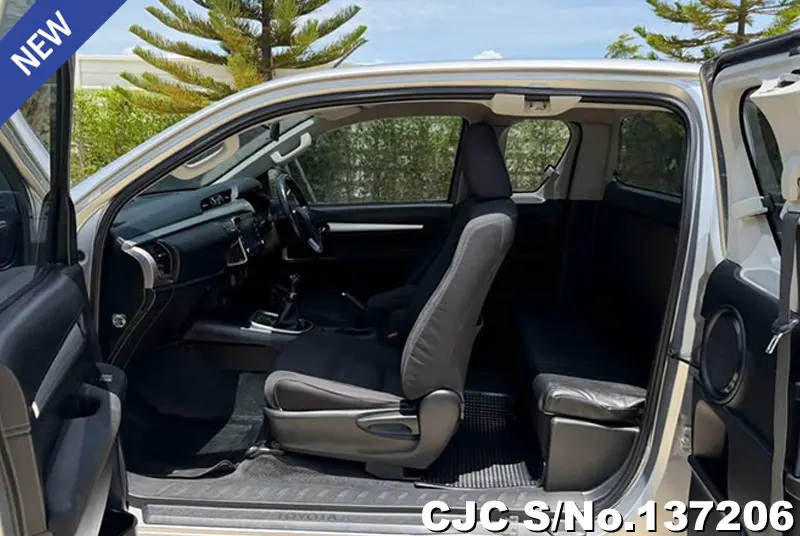 Toyota Hilux in Gray for Sale Image 7