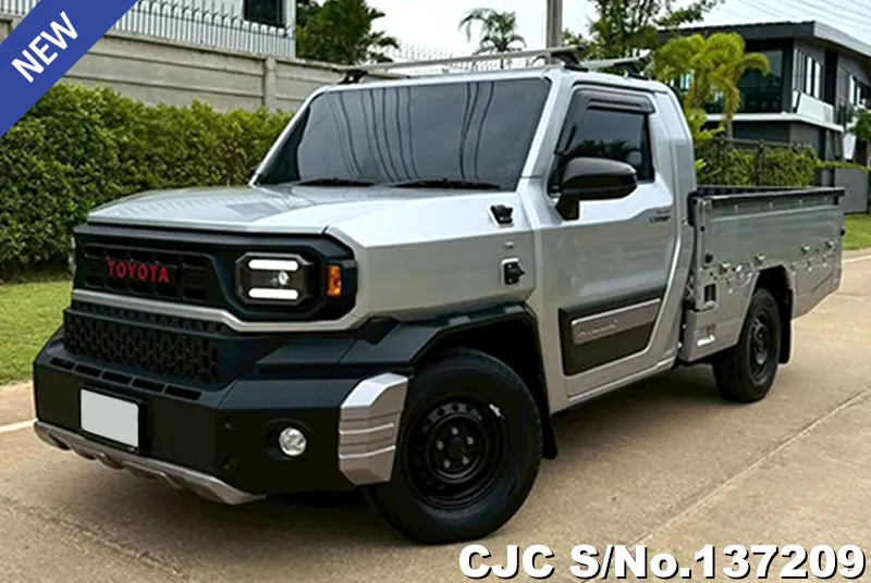 Toyota Hilux in Silver for Sale Image 3